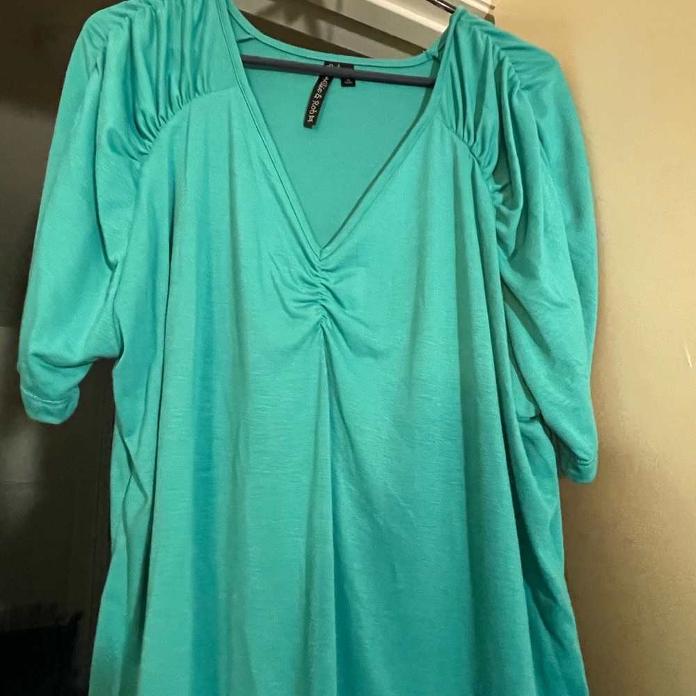 Plus size 3/4 sleeve top